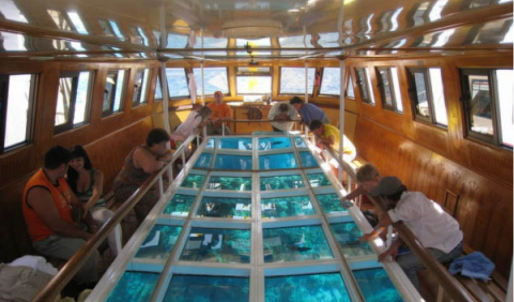 Лодка с прозрачным дном в Шарм эль Шейхе